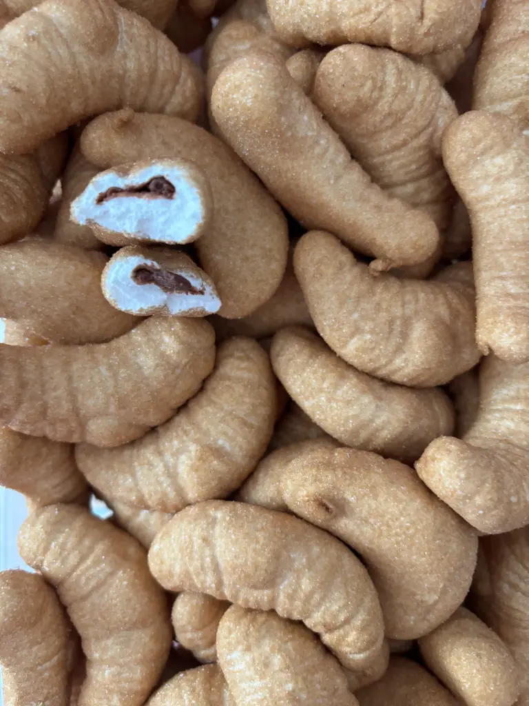 Croissant marshmallow fourré au chocolat sucré (1 pièce)