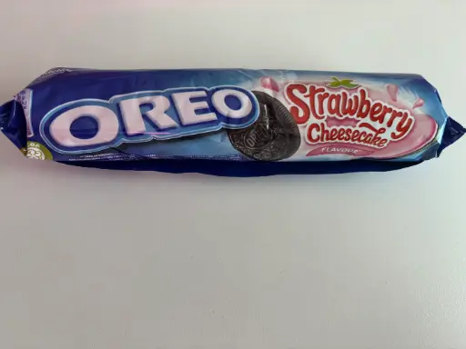 Oreo Roll Fraise Chessecake en chocolat (1 pièce)