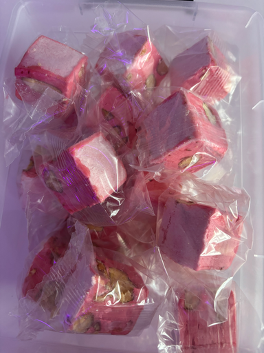 Gros Cubes de Nougat Framboise (1 pièce)